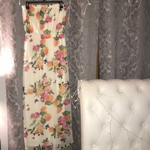 Floral maxi dress with no slit.